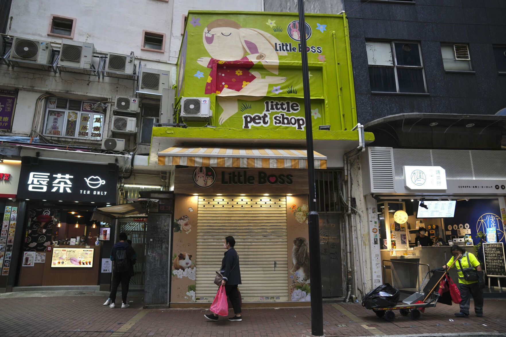 CORRECTION Virus Outbreak Hong Kong